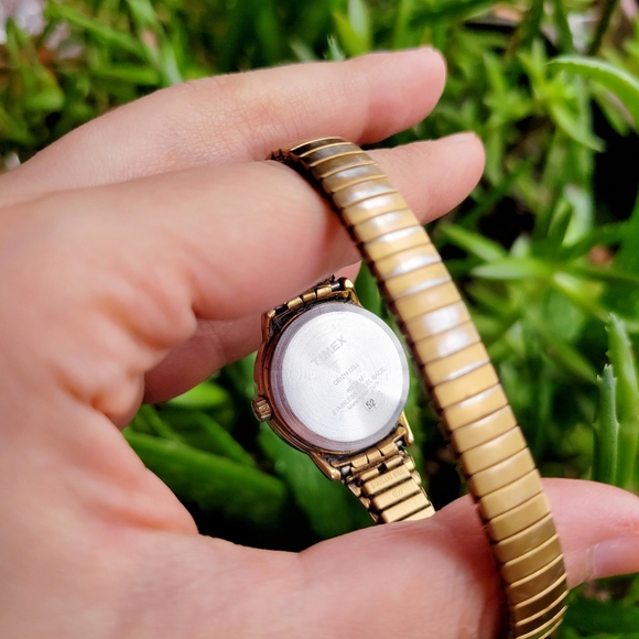 Vintage Timex Indiglo Stretch Watch - Picture 9 of 9